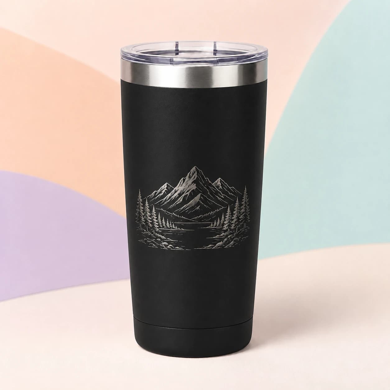 Vista previa de un vaso térmico negro de acero inoxidable de 20 oz con grabado láser plateado